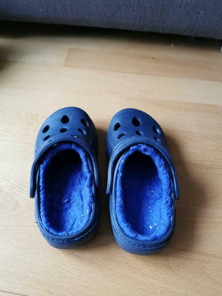 Kinder Jungen Gartenschuhe Clogs gefüttert Größe 26 blau in München
