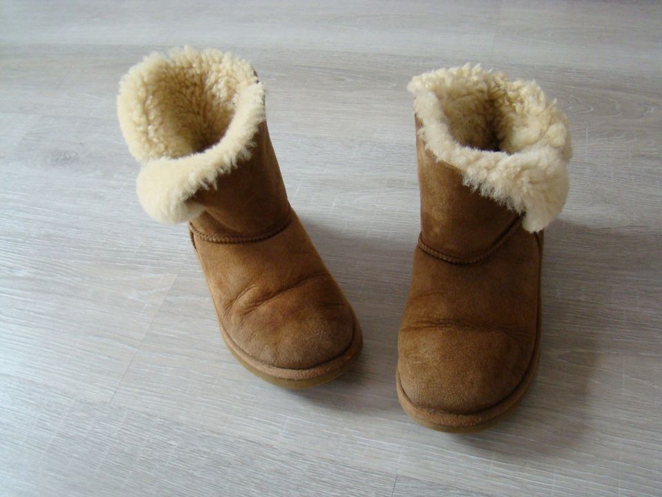 UGG AUSTRALIA Boots 34 Mädchen Winter Schuhe Stiefel Leder braun in Menden