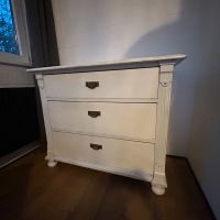 Antike Kommode Shabby Chic Echtholz weiß Niedersachsen - Gifhorn Vorschau