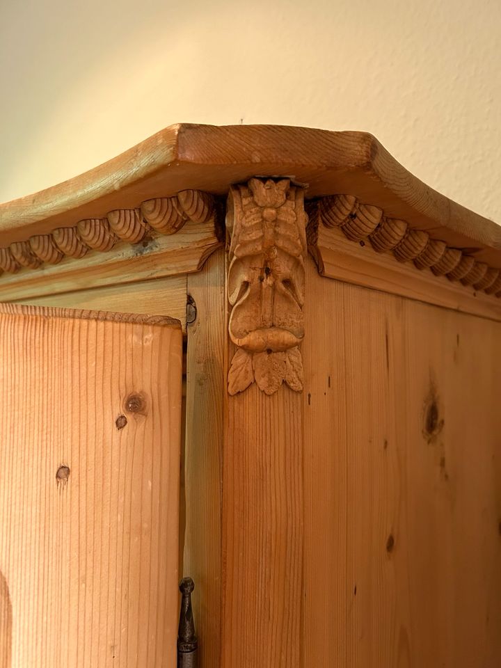 Garderobenschrank Holz alt in Barsinghausen