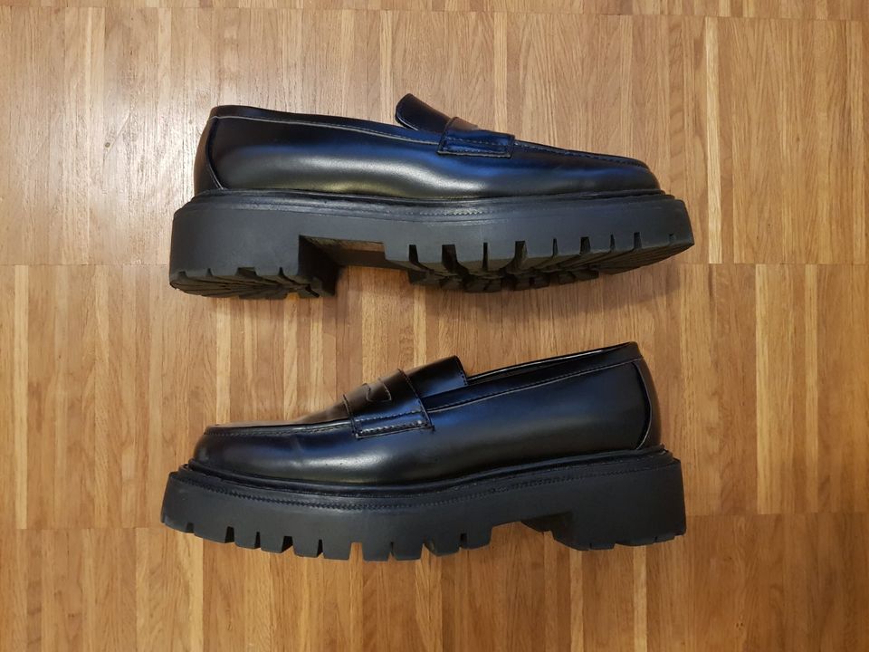 H&M Chunky Loafer Kunstlederschuhe - schwarz 39 in Karlsruhe