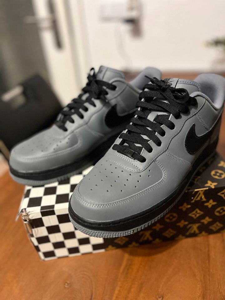 Air Force 1 45 grau/schwarz in Düsseldorf