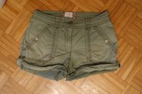 Shorts kurze Hose khaki grün Used Look H&M verwaschen Gr. 36 / S Baden-Württemberg - Bad Liebenzell Vorschau