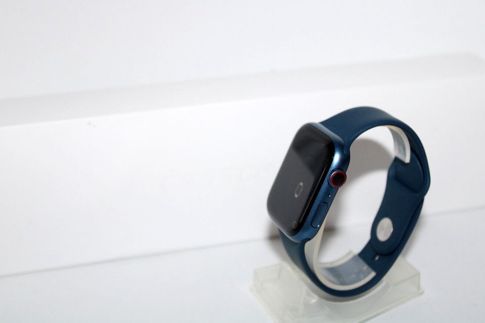 Apple Watch Series 7 (45mm- GPS-Cellular-Alu-Sportarmband) - Blau in Duisburg