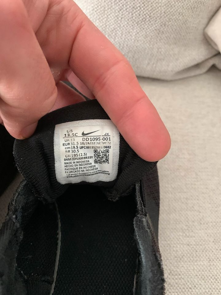 Nike Schuhe Größe 31.5 in Teningen