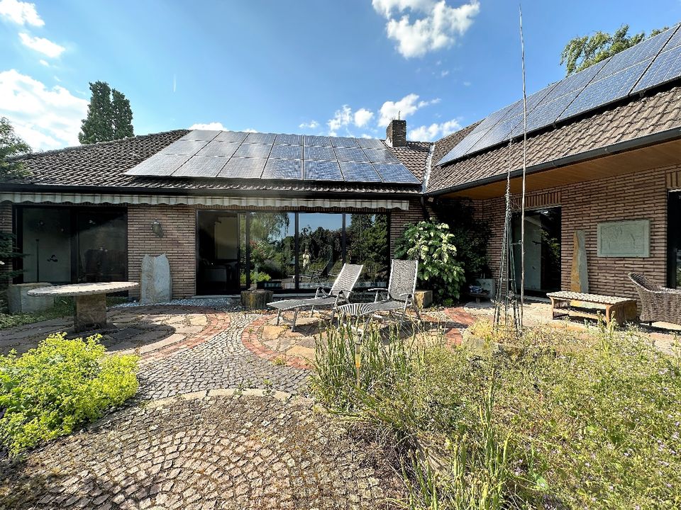 Großer Bungalow mit Nebengebäude und traumhaftem Garten Provisionsfrei für den Käufer in Ennigerloh