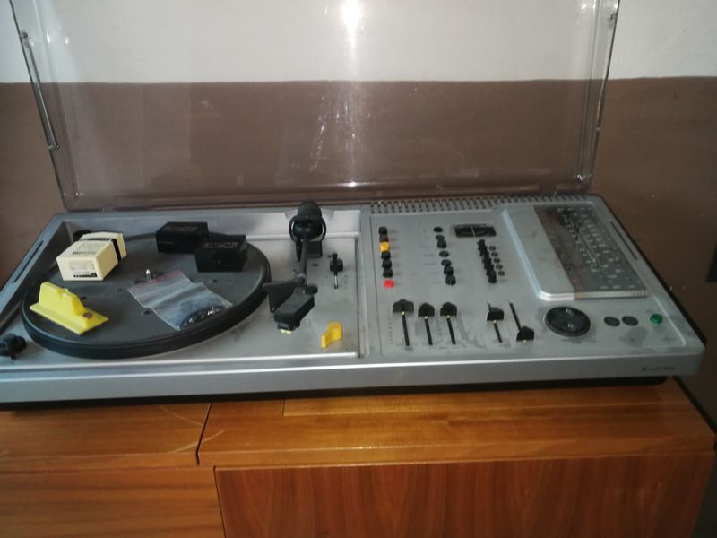 Quelle Universum Braun Stereoanlage Plattenspieler Radio 1970 /AF in Friedrichsdorf