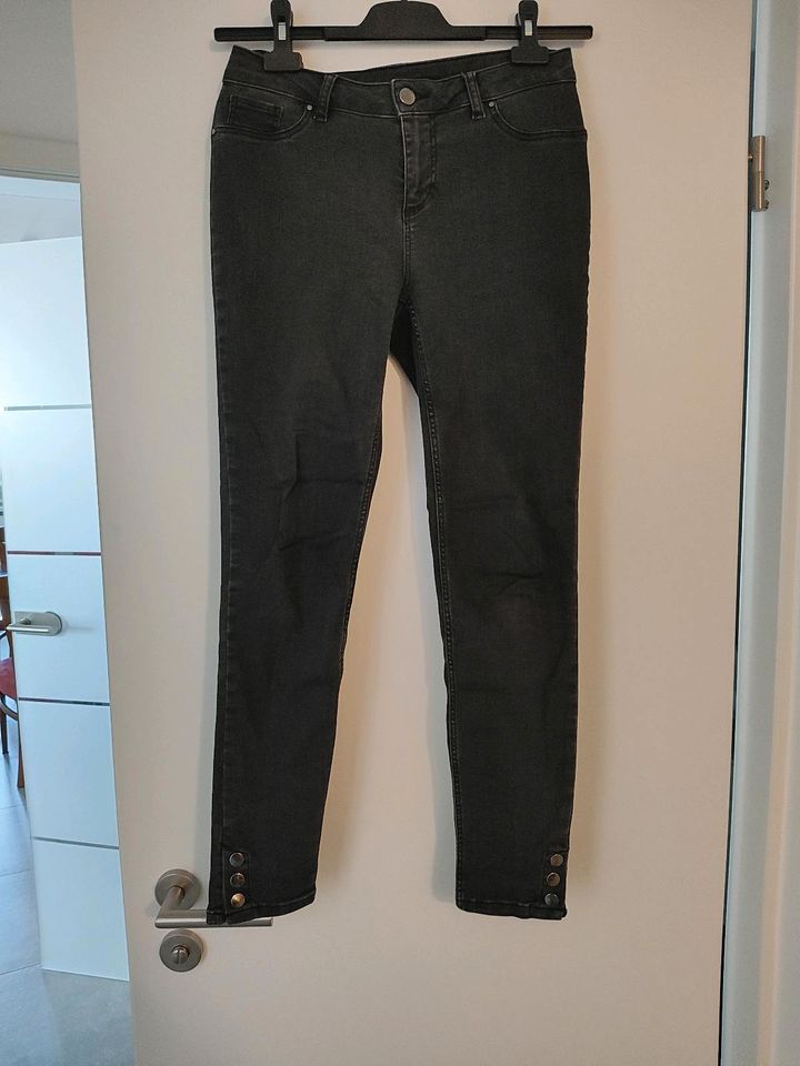 Lascana schwarze Jeanshose Gr.36 in Paderborn