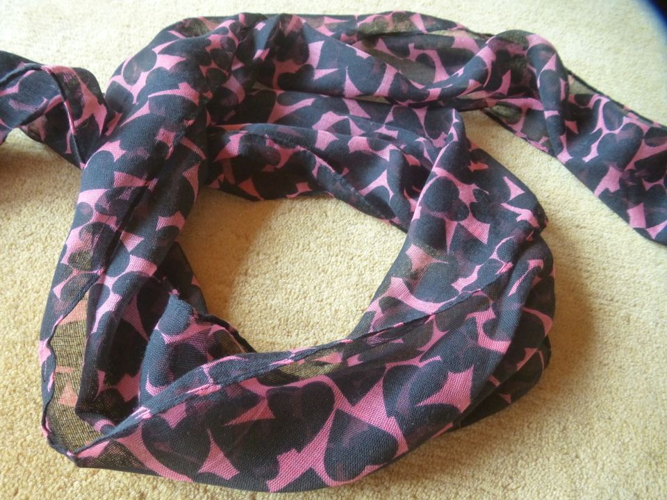 Damen TUCH SCHAL Herz Heart Scarf schwarz pink Herzchen NEU in Guldental