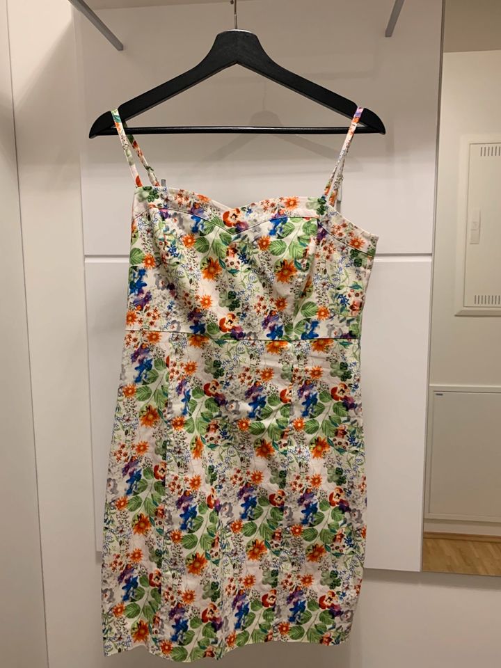 Buntes blumiges Sommerkleid, Gr. 40, LIVRE, neuwertig in Neusäß