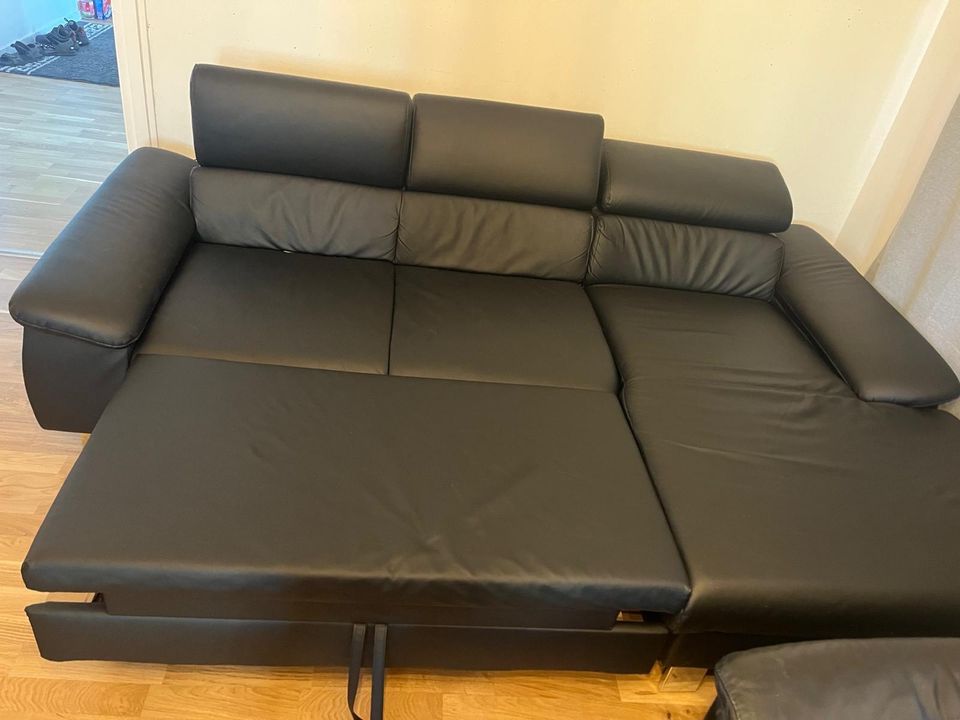 Schwarz Leder Sofa mit Bettfunktion (sehr gut) in Erlangen