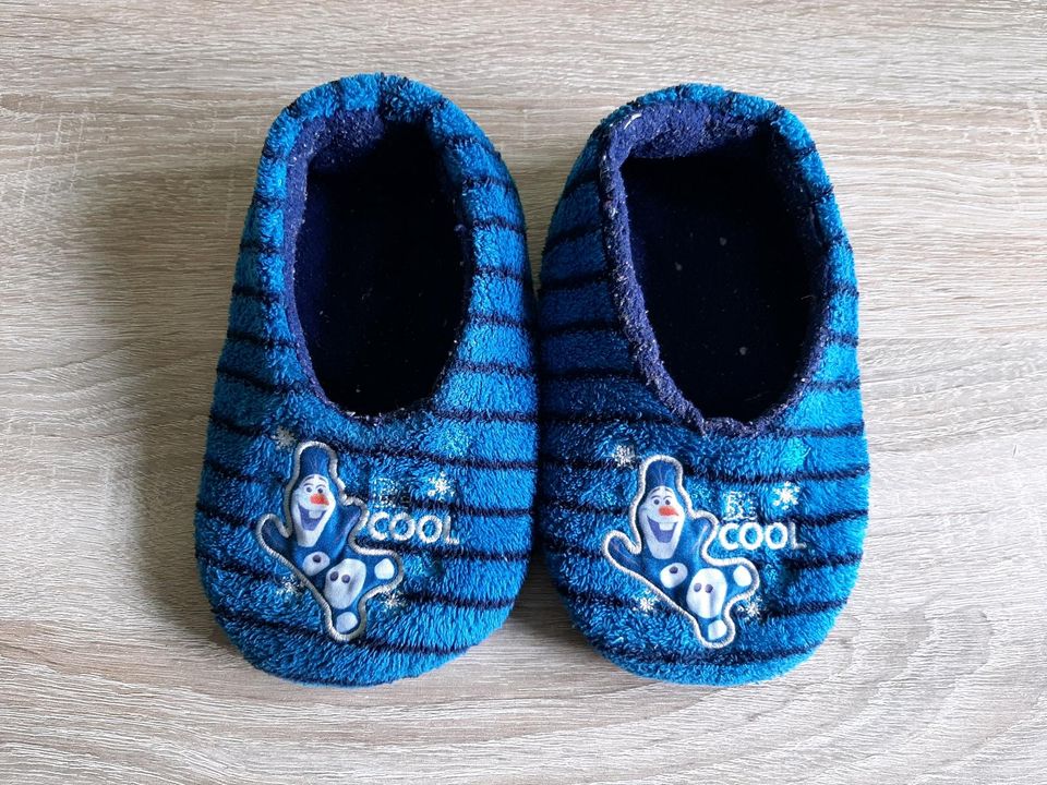 Hausschuhe Kuschelschuhe Frozen Olaf Gr. 24/26 in Paulinenaue