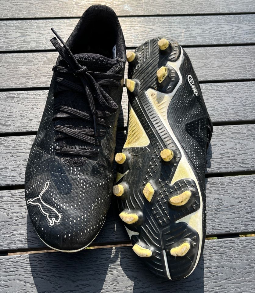 Puma Fußballschuhe 40 in Möhrenbach