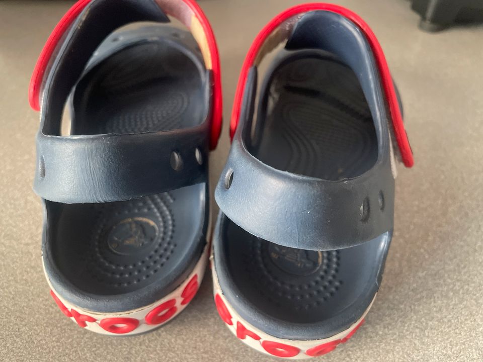 Crocs Unisex, Sandalen, Crocband Kids Blau rot, J2, Gr. 32 33 in Frankfurt am Main