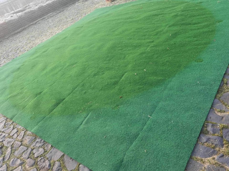 Kunstrasen Rasenteppich mit drainage noppen in Wetter (Hessen)