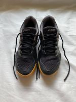 ASICS Sportschuhe Hallenschuhe Schwarz Sport Indoor Gr. 39,5 Berlin - Hohenschönhausen Vorschau