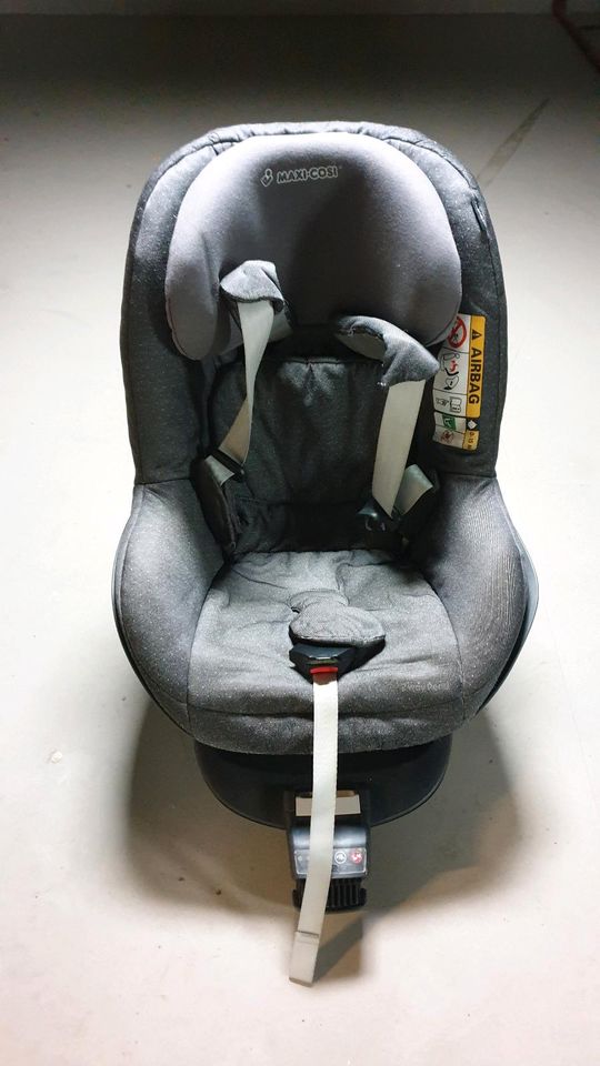 Maxi Cosi 2way Pearl mit Family Fix Station Kindersitz in Frankfurt am Main