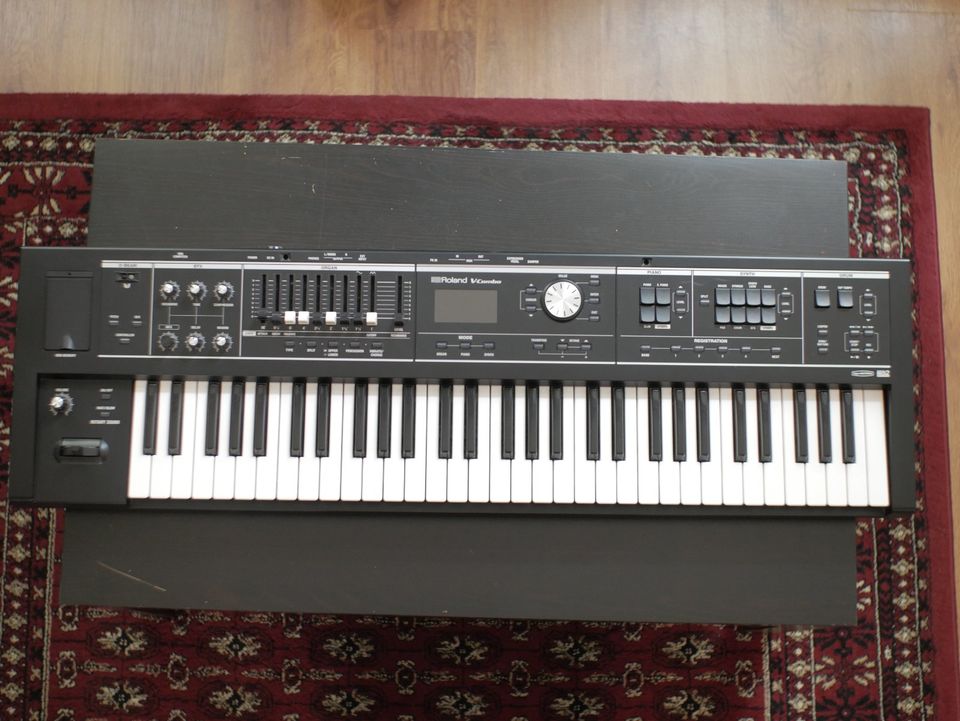 Roland V-Combo VR 09 Keyboard, Orgel, Synthesizer mit Softcase in Berlin