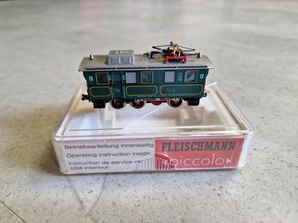 Fleischmann Piccolo Loks Spur N Modelleisenbahn Eisenbahn in Jever