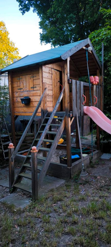 Baumhaus mit Rutsche und Zubehör, Sandspielzeug, Dachplane in Leipzig