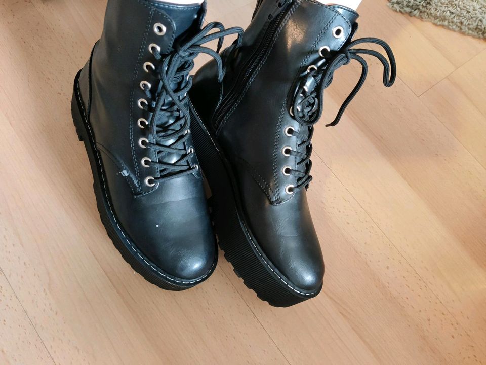 H&M Boots Stiefel Plateau mit Reißverschluss Gr. 40 in Greiz