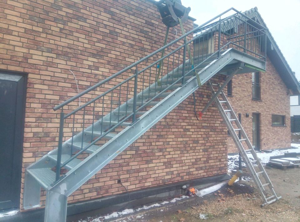 Außentreppe Verzinkt Stahltreppe Geländer Treppe in Monschau