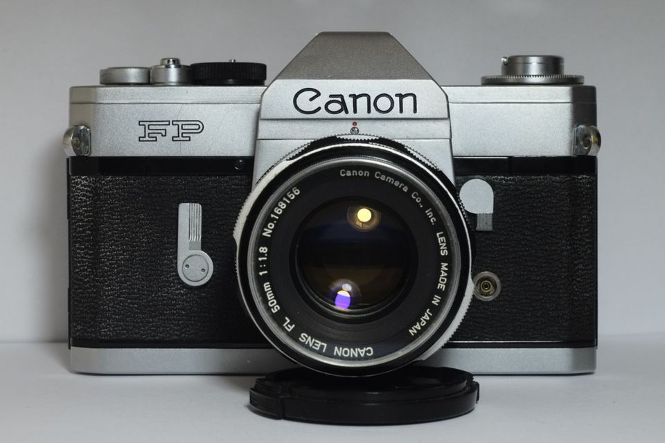Canon FP + Canon Lens FL 50mm f1.8 + Filter + Gegenlichtblende in Ludwigsburg