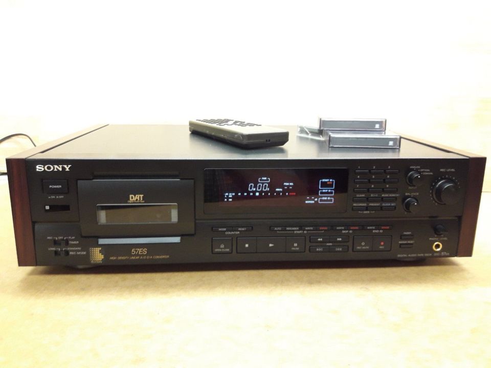 Sony Digital Audio Tape Deck DAT Rekorder DTC-57 ES, 3 Kassetten in Miltenberg