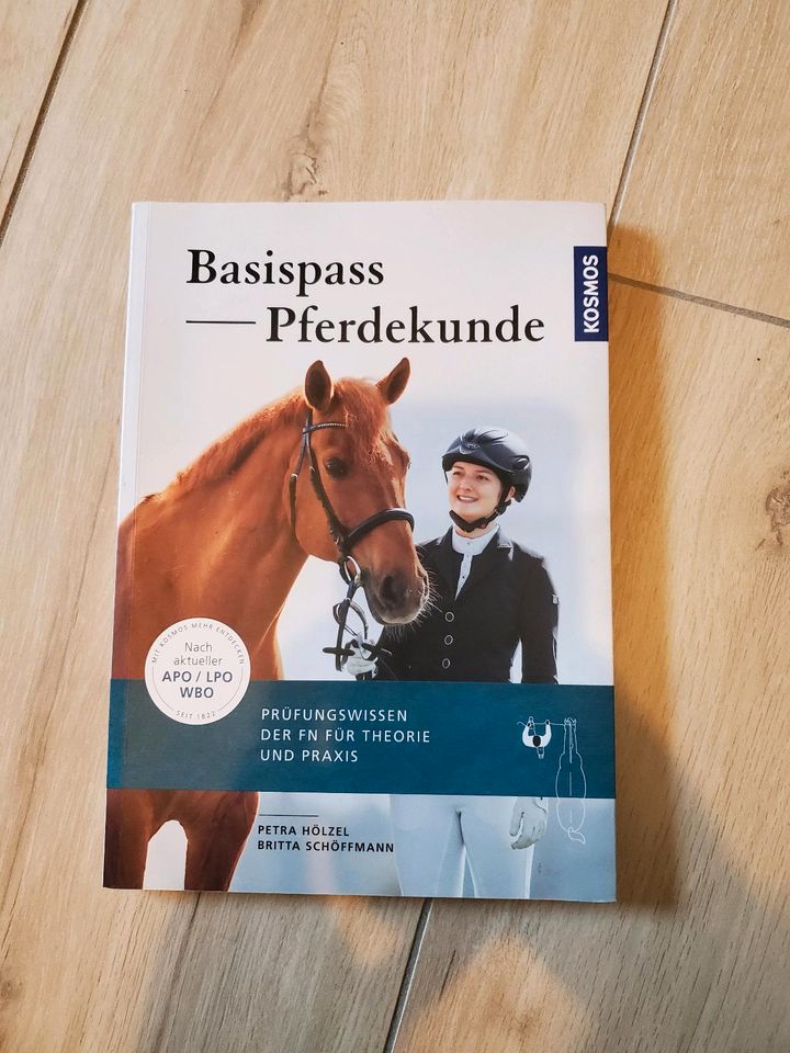 Buch,Pferde,Basispass,Pferdekunde,Reiten in Dierhagen