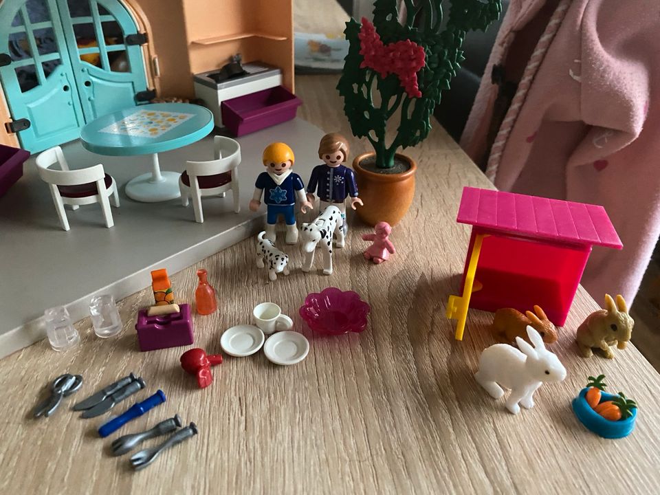 Playmobil , Ferienhaus + Zubehör in Sundern (Sauerland)