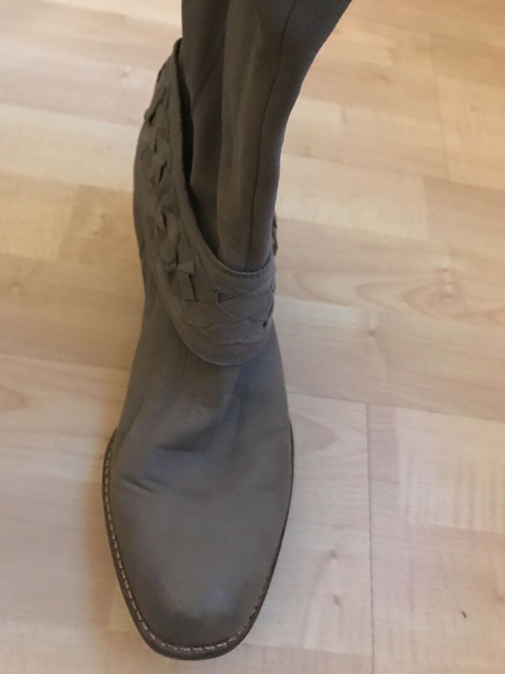 Cropped Stiefel kaum getragen 42 in Bochum