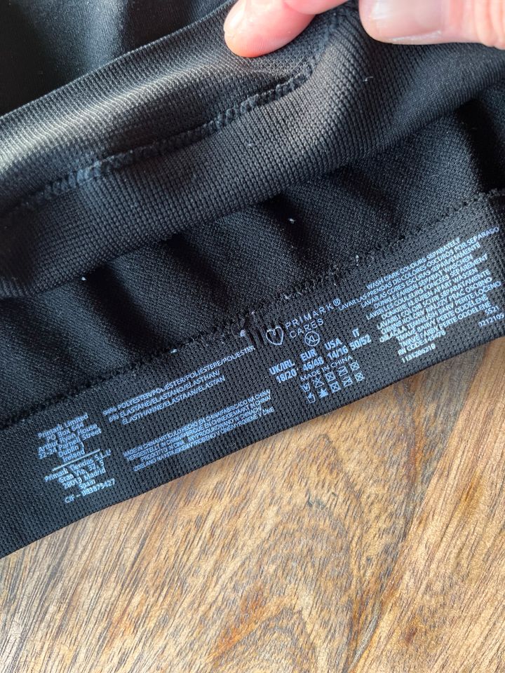 Primark Sport BH Top XL Schwarz verstellbare Träger Minimizer in Salzwedel