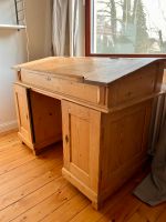 Schöner Schreibtisch aus Weichholz Niedersachsen - Varel Vorschau