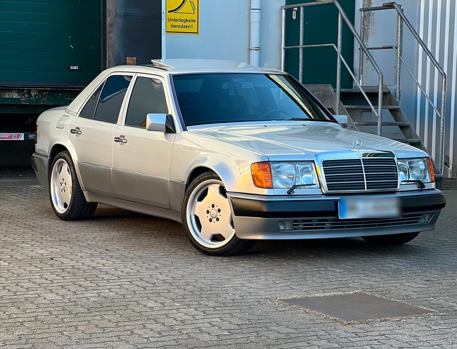 Abbildung des Autos Mercedes w124 500E E500