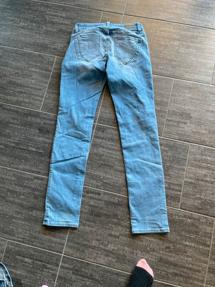 Jeans in Größe 34/32 in Hüde