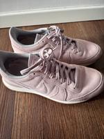 Rosa Nike Sneaker international Gr 42,5 top Zustand Nordrhein-Westfalen - Rhede Vorschau