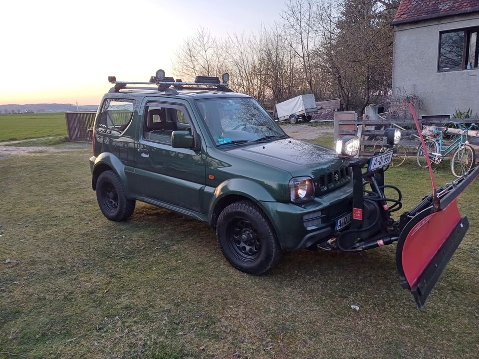 Winterdienst Suzuki Jimny in top Zustand in Augsburg