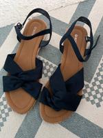 Sandalen Gr. 38 top Zustand Sachsen - Oschatz Vorschau