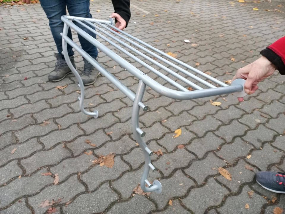 Garderobe mit Hut oder Schuh Ablage in Berlin