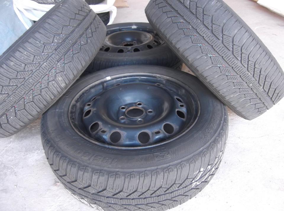 Winterräder, Skodaräder, Rapid, Reifen 185/60 R15, 3+1 Felge in Schönheide