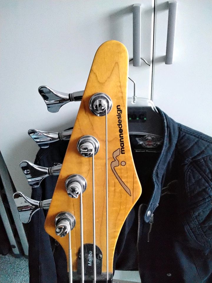 E Gitarre, Bass Gitarre mit Verstärker in Garbsen