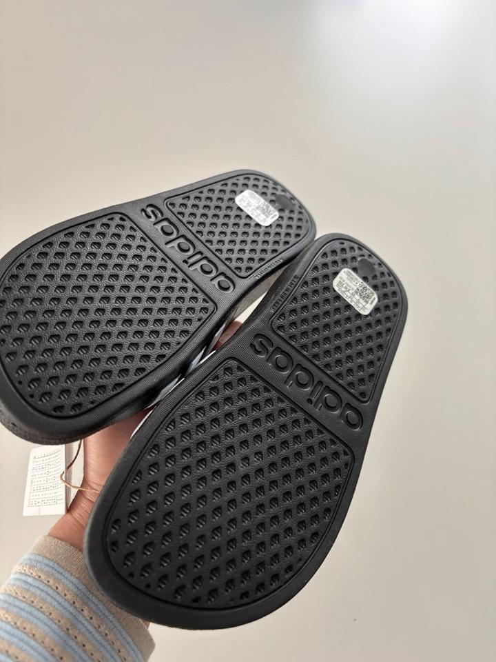 Neu Adidas Badelatschen Badeschuhe Adiletten Gr. 33 in Berlin
