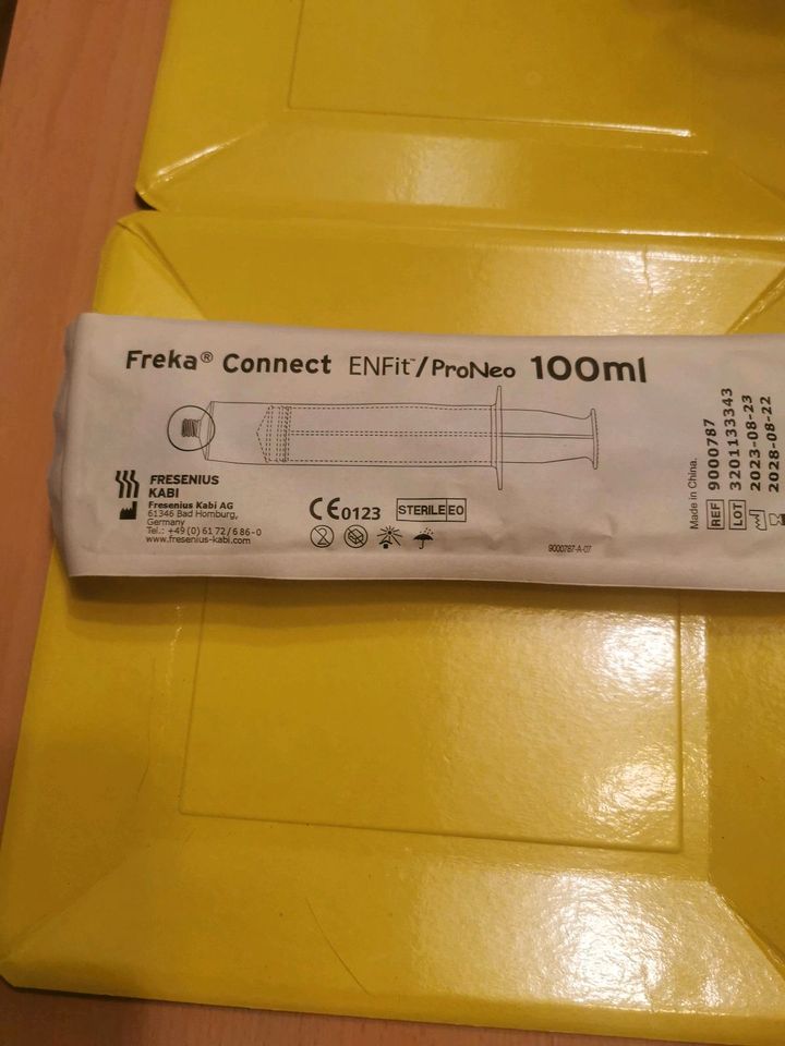 ENFIT / ProNeo 100 ml Freka Connect 25 Stück in Gelsenkirchen