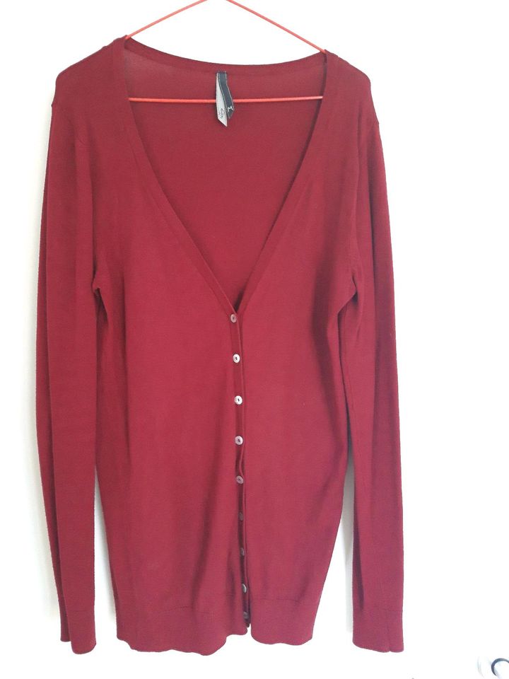 Cardigan Strickjacke Stradivarius weinrot bordeaux Größe M in Regensburg