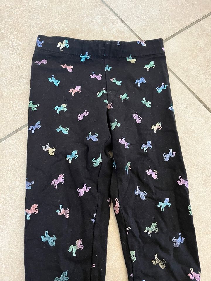 ✨H&M Leggings Hose Gr.140 schwarz Einhorn bunt ✨ in Calberlah