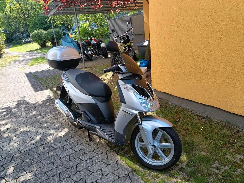 Aprilia Sport City 125 Roller in München