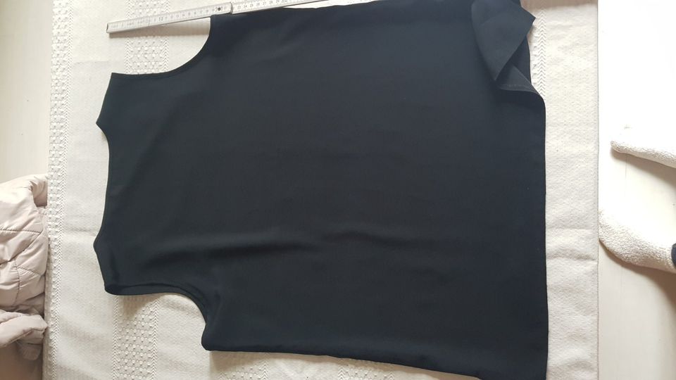 M / 38 edles schwarzes leichtes Top Sommertop oder unter Blazer in Markranstädt