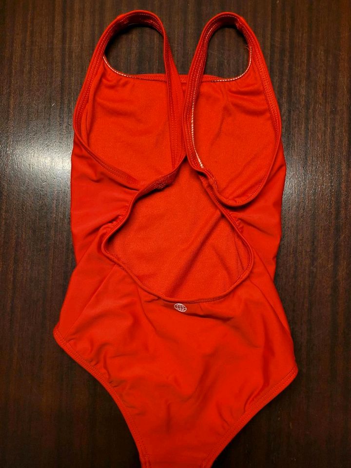 Inkl. Versand NEU Adidas Badeanzug Schwimmanzug 116-122 rot in Düsseldorf