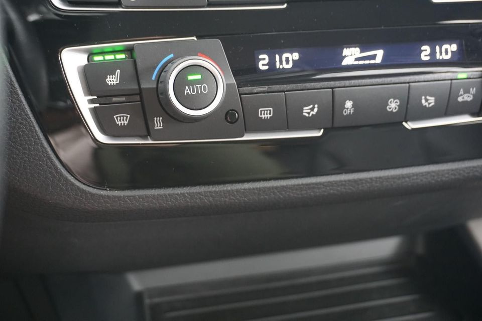 BMW 120i Advantage Aut. Leder Navi LED PDC Ambiente in Kupferzell