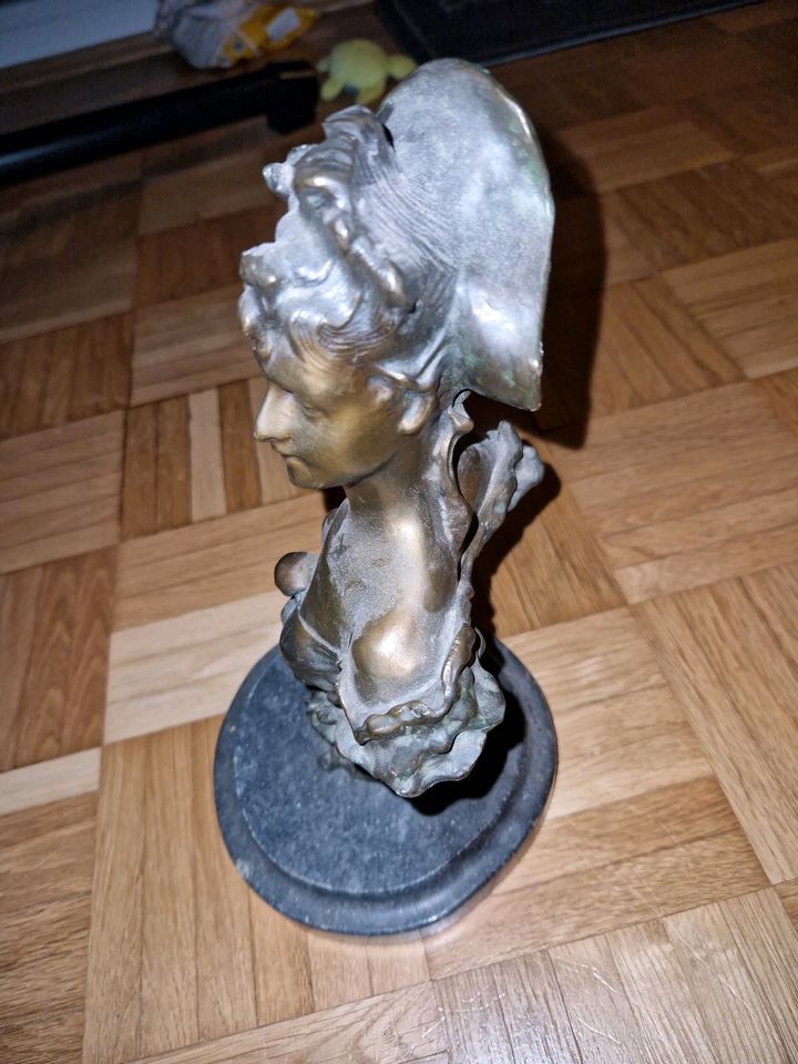 Alfred Jean Foretay, Jugendstil Büste, 1900, Bronze in Berlin